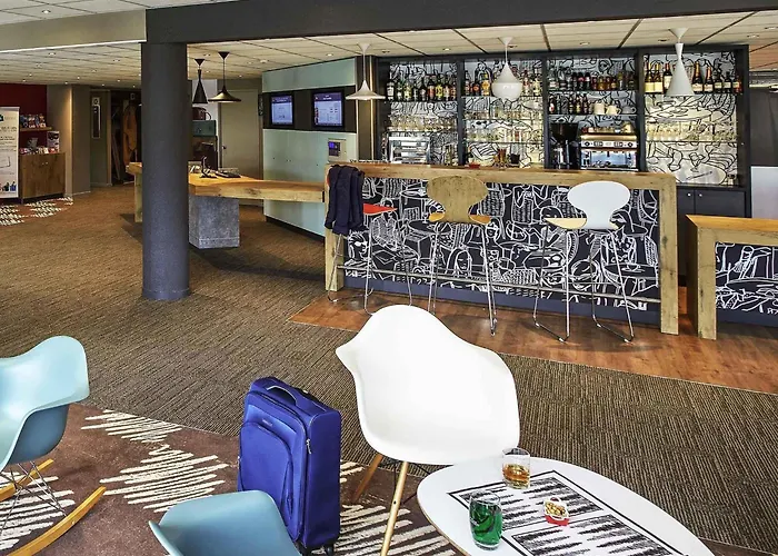  Ibis Auray