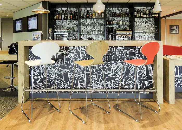  Ibis Auray